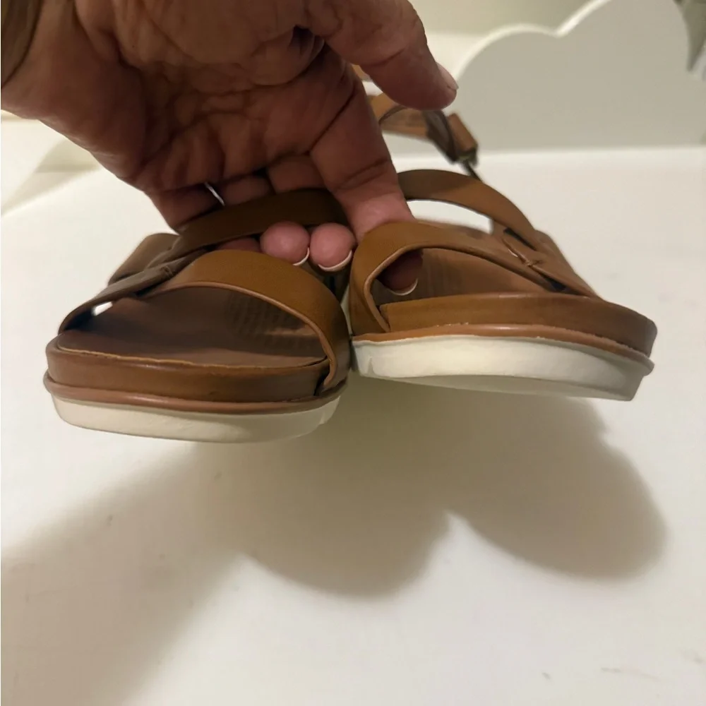 Posture Women's Brown Wedge Sandals are soft and cozy. In excellent  conditions_10